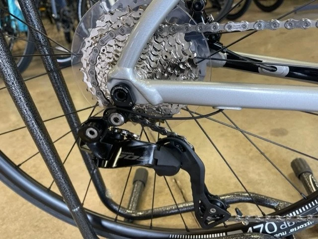 Cannondale CAAD13 Shimano 105 Di2 - Mercury 2023 2 Cannondale CAAD13 Shimano 105 Di2 - Mercury 2023 - Image 2