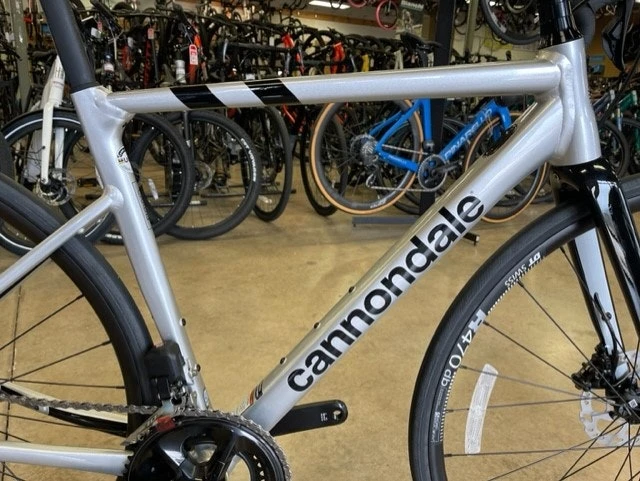 Cannondale CAAD13 Shimano 105 Di2 - Mercury 2023 6 Cannondale CAAD13 Shimano 105 Di2 - Mercury 2023 - Image 6