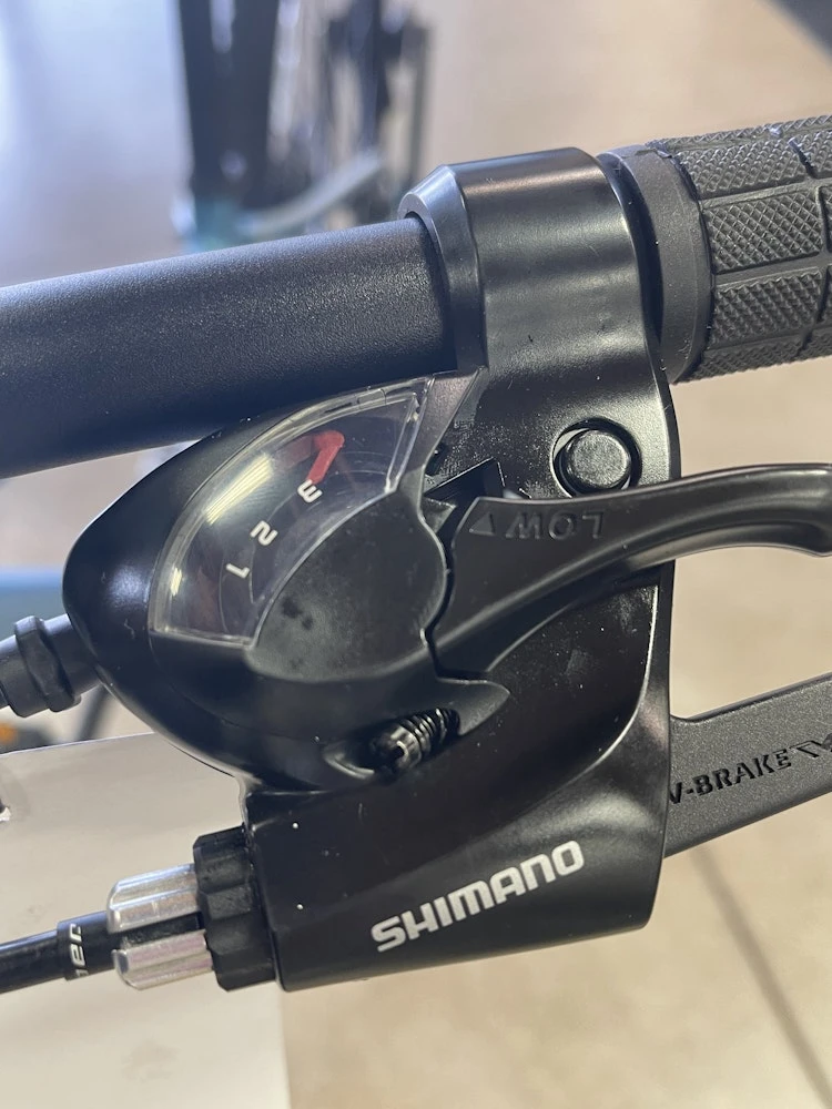 Cannondale Quick CX 4 Hybrid Bike Alpine Blue- Front Suspension/Disc Brakes 4 Cannondale Quick CX 4 Hybrid Bike Alpine Blue- Front Suspension/Disc Brakes - Image 4