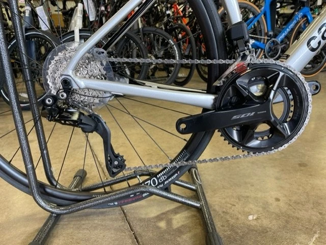 Cannondale CAAD13 Shimano 105 Di2 - Mercury 2023 3 Cannondale CAAD13 Shimano 105 Di2 - Mercury 2023 - Image 3