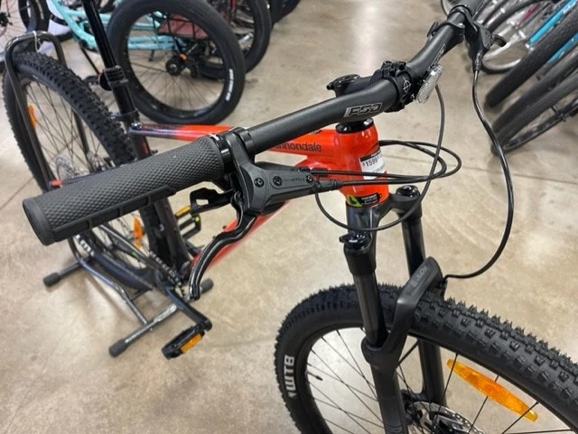 Cannondale Trail SE 3 Hardtail Mountain Bike: Shimano Deore 1x11, Dropper Post Impact Orange 9 Cannondale Trail SE 3 Hardtail Mountain Bike: Shimano Deore 1x11, Dropper Post Impact Orange - Image 9