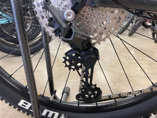 Cannondale Trail SE 3 Hardtail Mountain Bike: Shimano Deore 1x11, Dropper Post Impact Orange 5 Cannondale Trail SE 3 Hardtail Mountain Bike: Shimano Deore 1x11, Dropper Post Impact Orange - Image 5