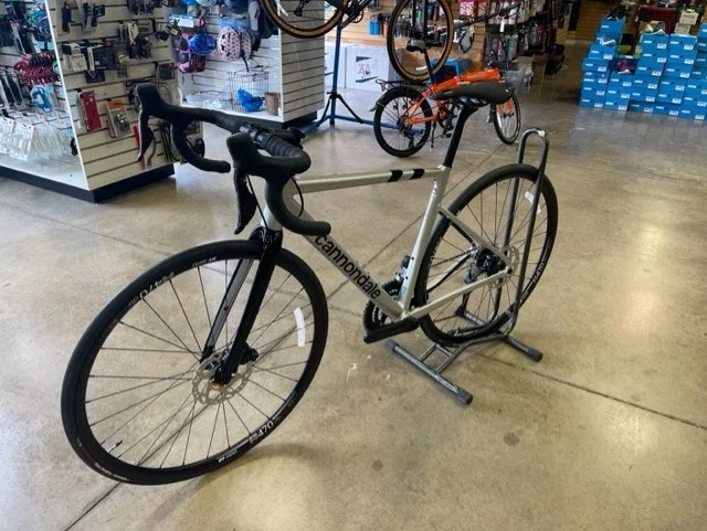 Cannondale CAAD13 Shimano 105 Di2 - Mercury 2023 9 Cannondale CAAD13 Shimano 105 Di2 - Mercury 2023 - Image 9