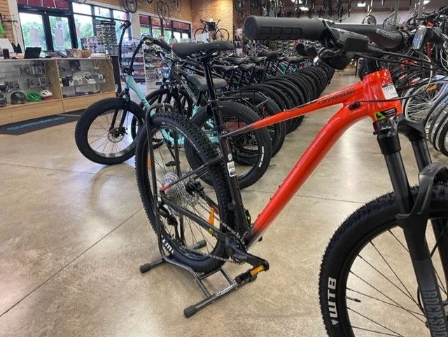 Cannondale Trail SE 3 Hardtail Mountain Bike: Shimano Deore 1x11, Dropper Post Impact Orange 8 Cannondale Trail SE 3 Hardtail Mountain Bike: Shimano Deore 1x11, Dropper Post Impact Orange - Image 8