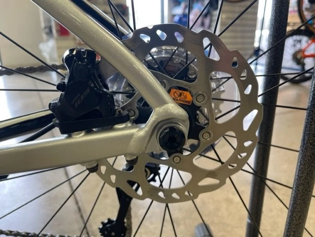 Cannondale CAAD13 Shimano 105 Di2 - Mercury 2023 12 Cannondale CAAD13 Shimano 105 Di2 - Mercury 2023 - Image 12