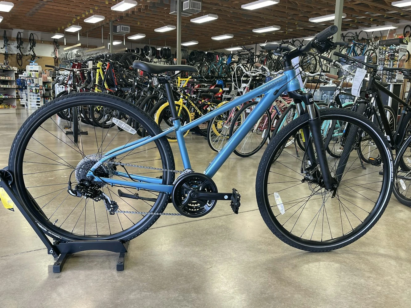 Cannondale Quick CX 4 Hybrid Bike Alpine Blue- Front Suspension/Disc Brakes 1 Cannondale Quick CX 4 Hybrid Bike Alpine Blue- Front Suspension/Disc Brakes