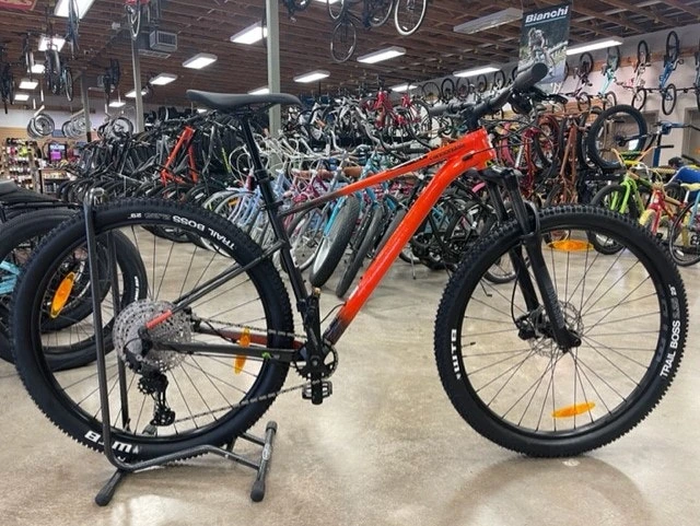 Cannondale Trail SE 3 Hardtail Mountain Bike: Shimano Deore 1x11, Dropper Post Impact Orange 1 Cannondale Trail SE 3 Hardtail Mountain Bike: Shimano Deore 1x11, Dropper Post Impact Orange